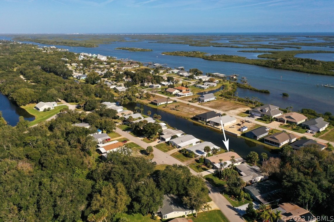 463 Sioux Blvd, Oak Hill, FL 32759