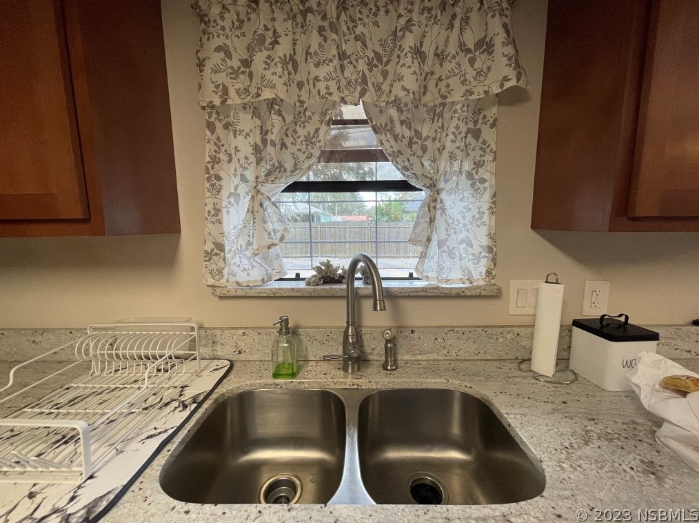 1722 Pine Tree Dr, Edgewater FL  32132-3208 exterior