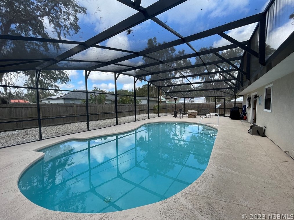 1722 Pine Tree Dr, Edgewater FL  32132-3208 exterior