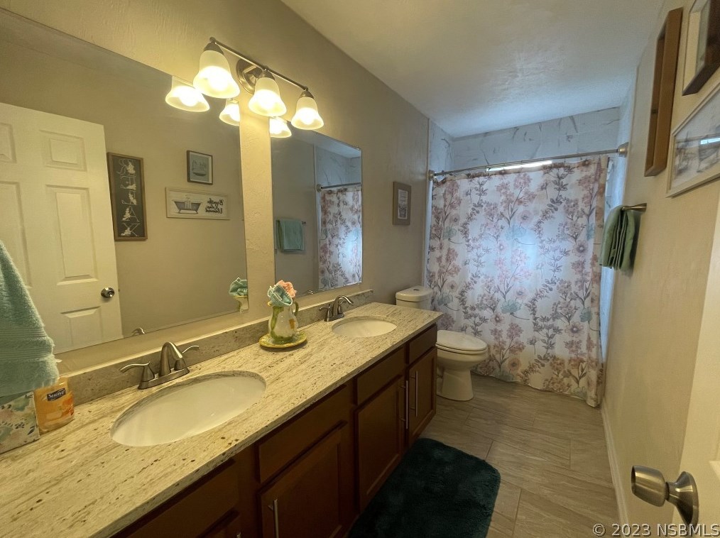1722 Pine Tree Dr, Edgewater FL  32132-3208 exterior
