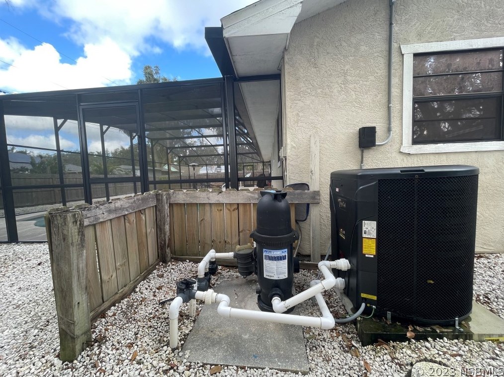 1722 Pine Tree Dr, Edgewater FL  32132-3208 exterior