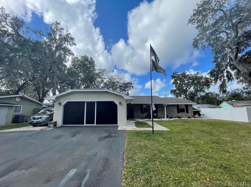 1722 Pine Tree Dr, Edgewater FL  32132-3208 exterior