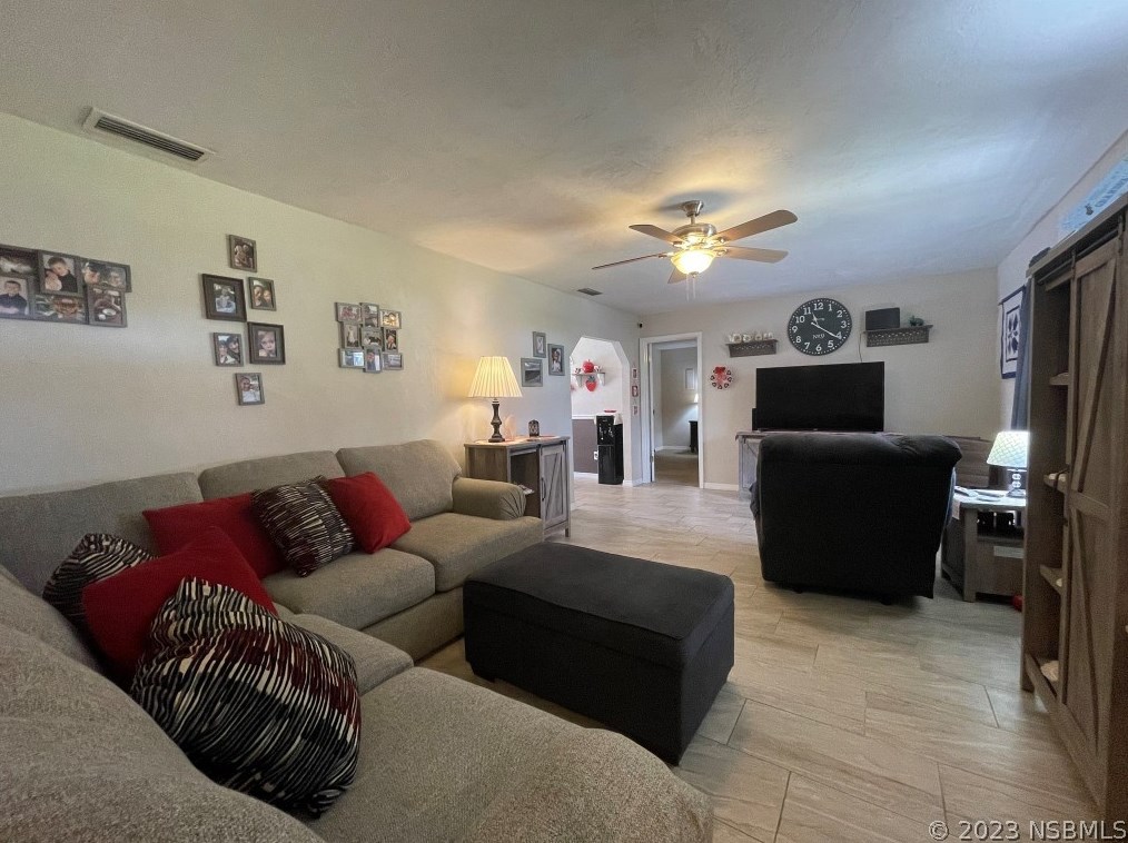 1722 Pine Tree Dr, Edgewater FL  32132-3208 exterior