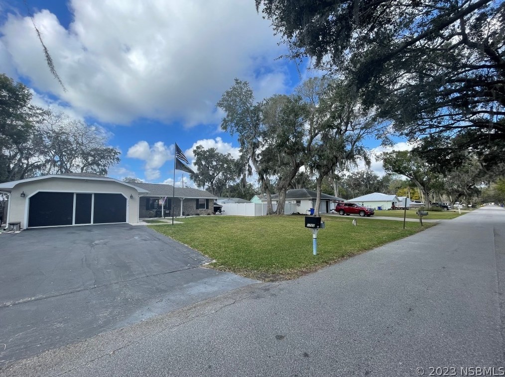 1722 Pine Tree Dr, Edgewater FL  32132-3208 exterior