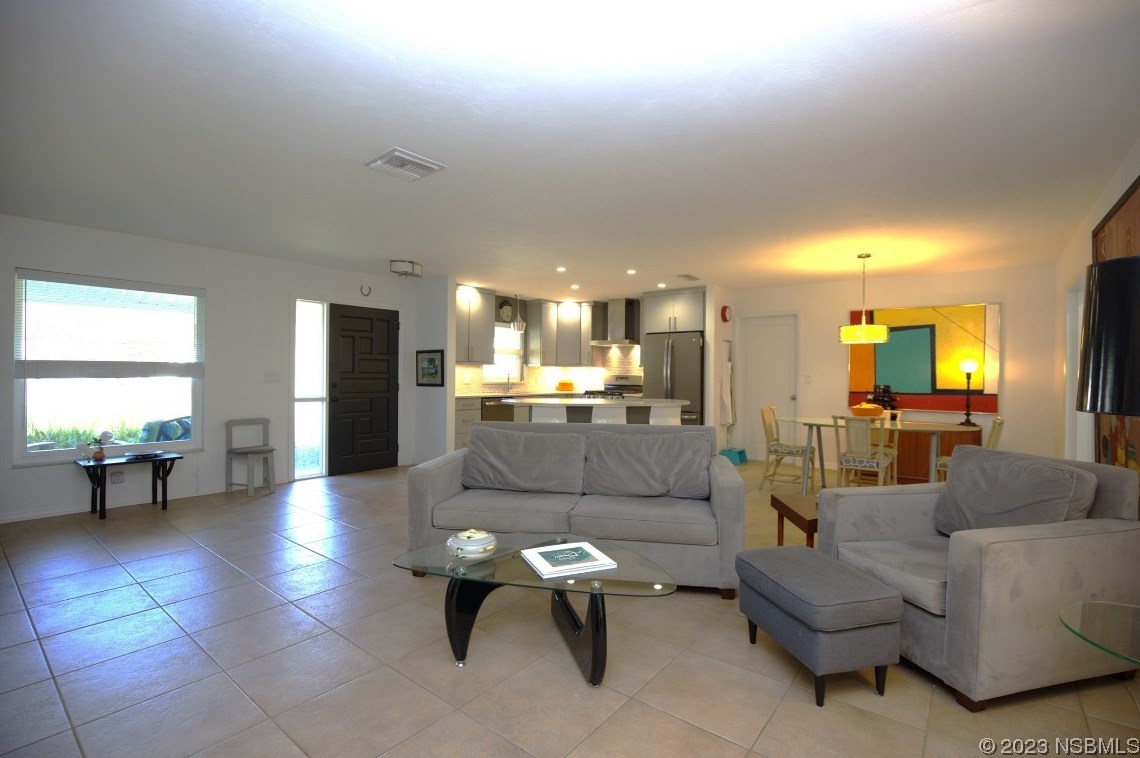 819 Cooper St, New Smyrna, FL 32169-2943