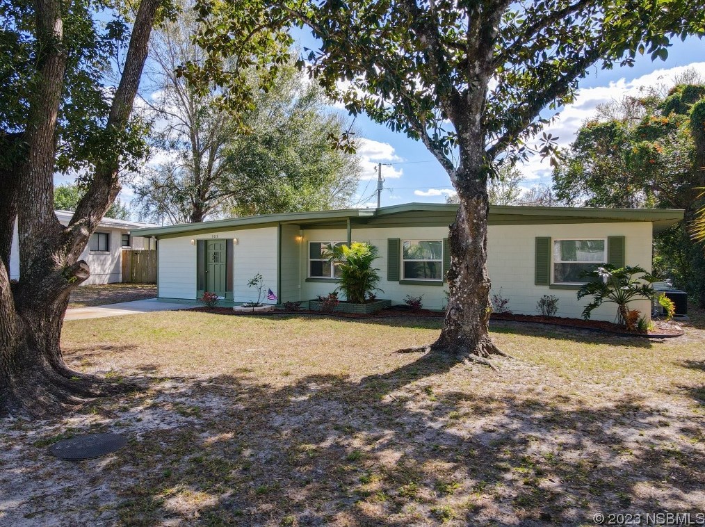 303 Collins Dr, Sanford, FL 32773