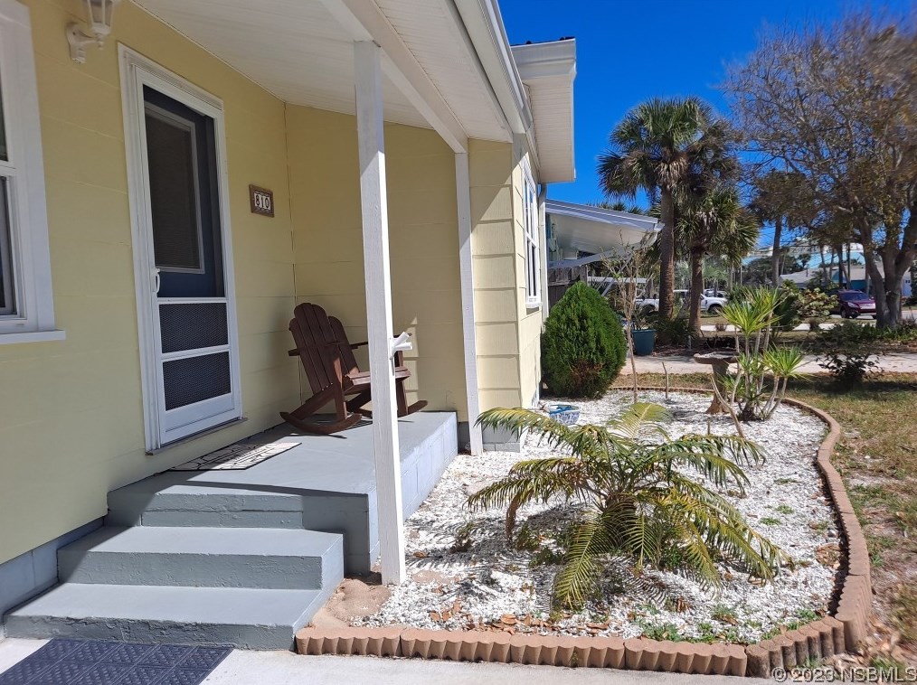 810 Hope Ave, New Smyrna, FL 32169