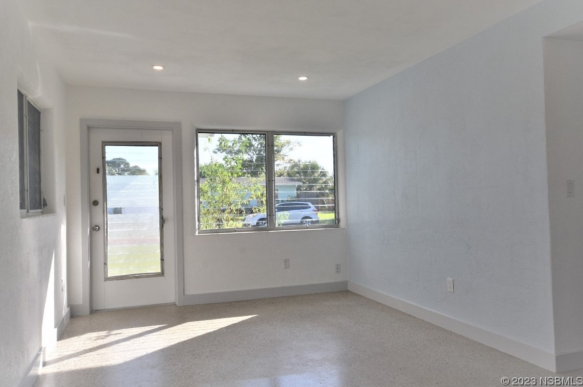 2552 Crestwood Ave, New Smyrna, FL 32168