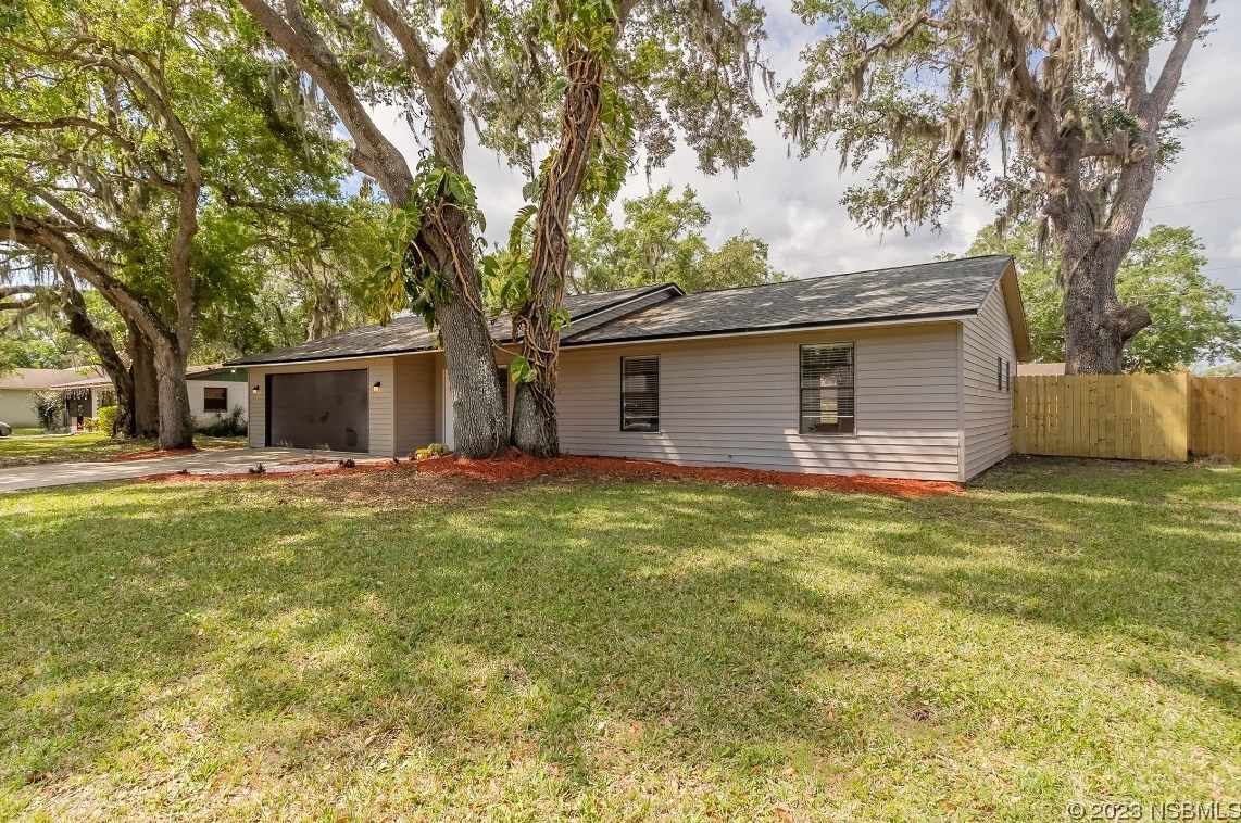 2022 Umbrella Tree Dr, Edgewater, FL 32141