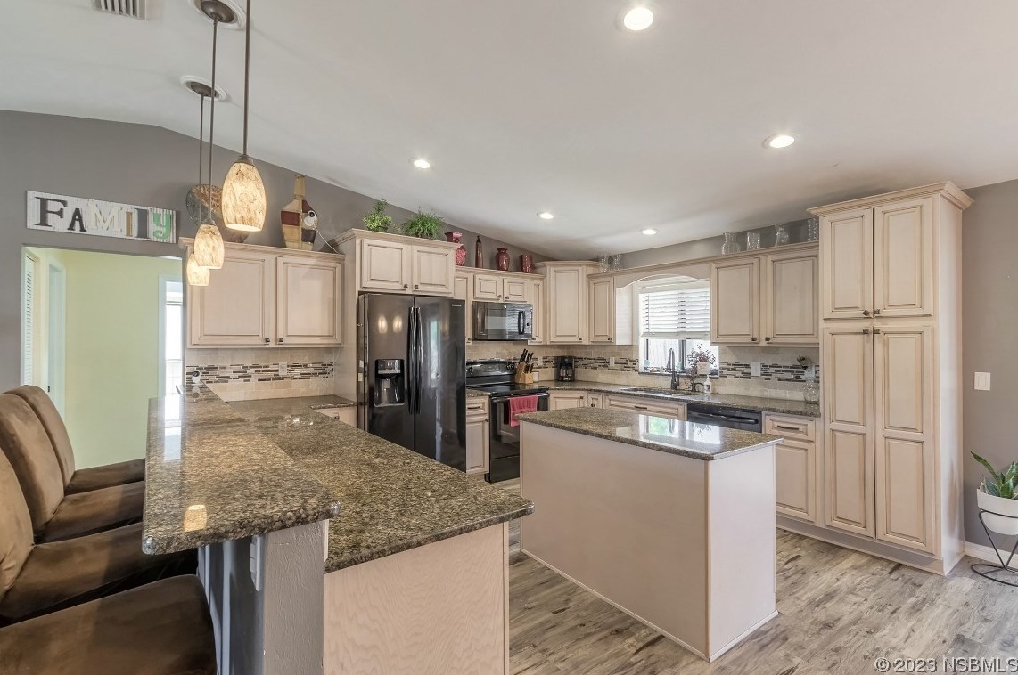 2908 Willow Oak Dr, Edgewater FL  32141-5601 exterior