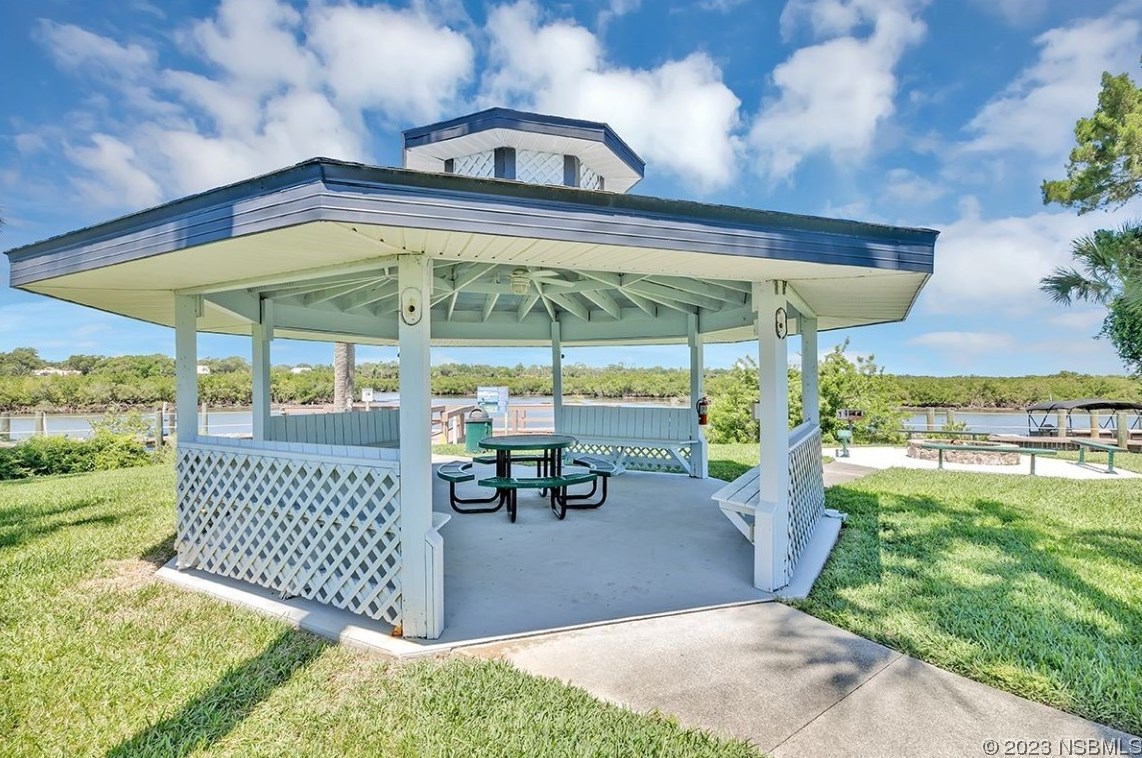 44 Jacaranda Cay Ct, New Smyrna FL  32169-5320 exterior