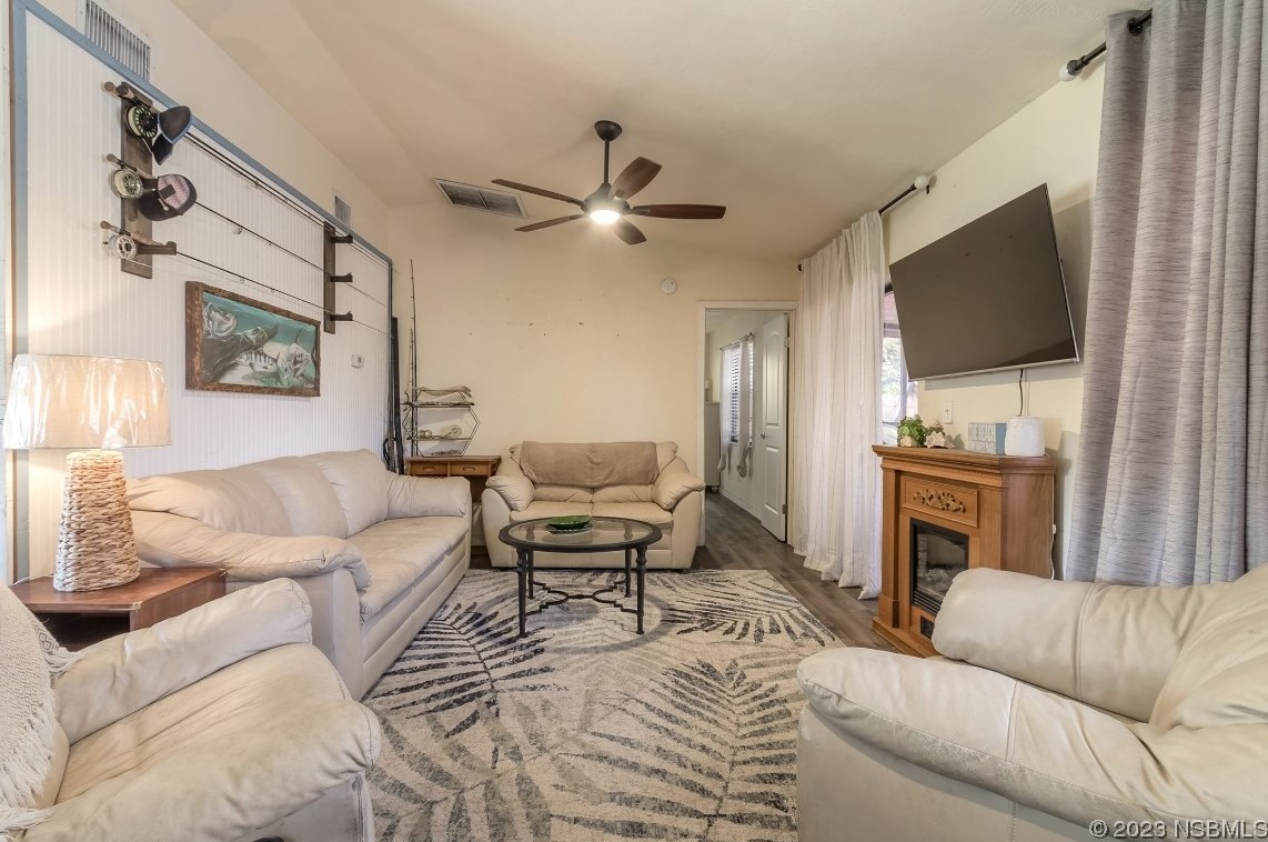 220 Wildwood Dr, Edgewater, FL 32132