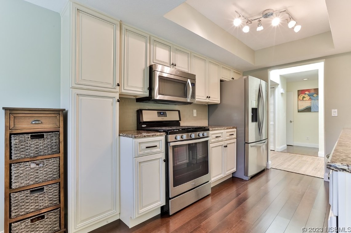 258 Canterbury Cir, New Smyrna FL  32168-7991 exterior