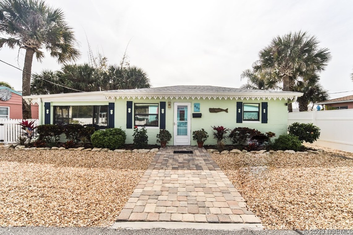 409 Esther St, New Smyrna, FL 32169