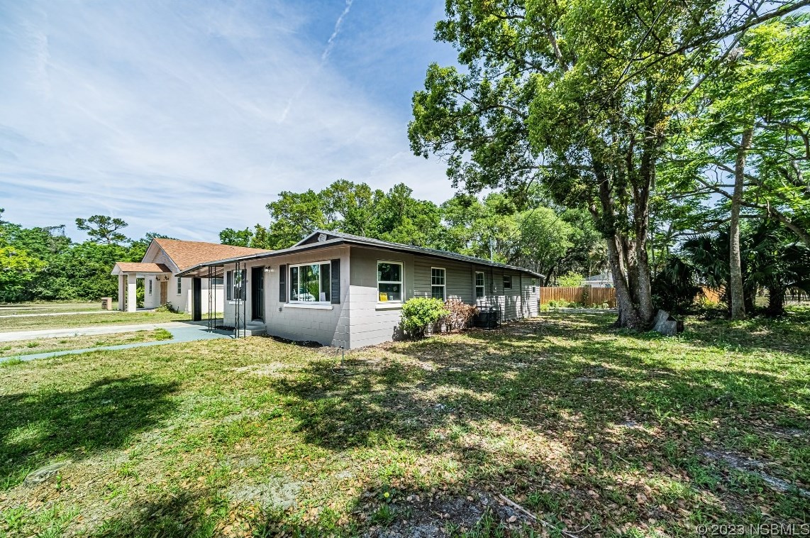 621 N Duss St, New Smyrna, FL 32168