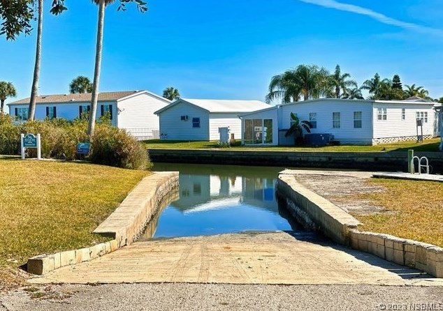 49 Pelican Dr, Edgewater FL  32141-4209 exterior