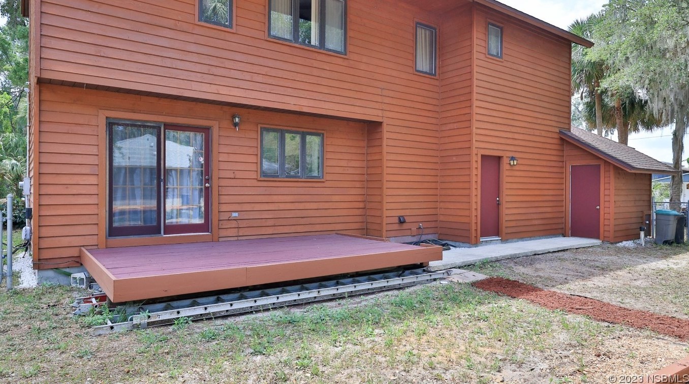 902 W 7th St, New Smyrna, FL 32168