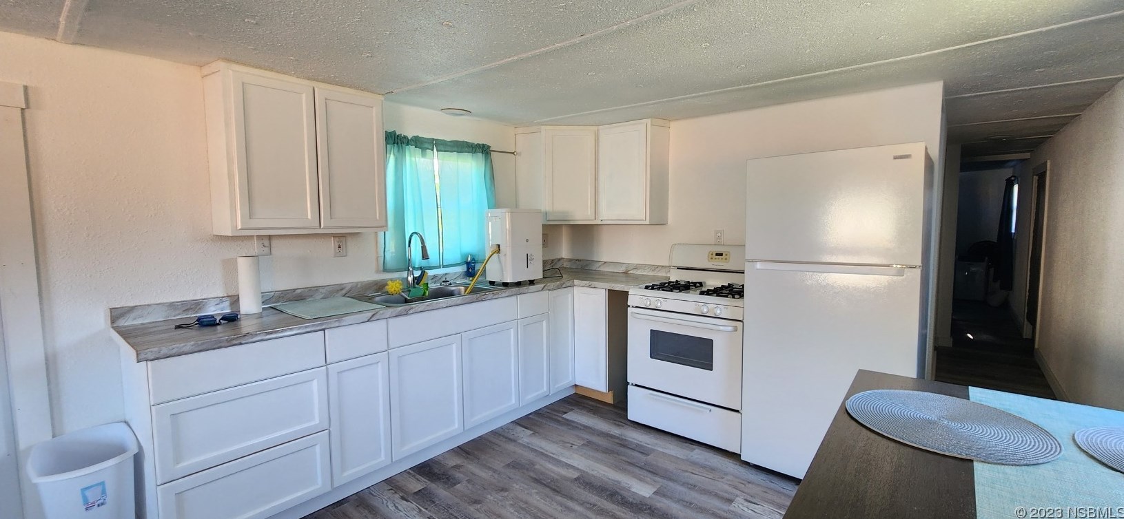 129 N 1st St, Oak Hill, FL 32759