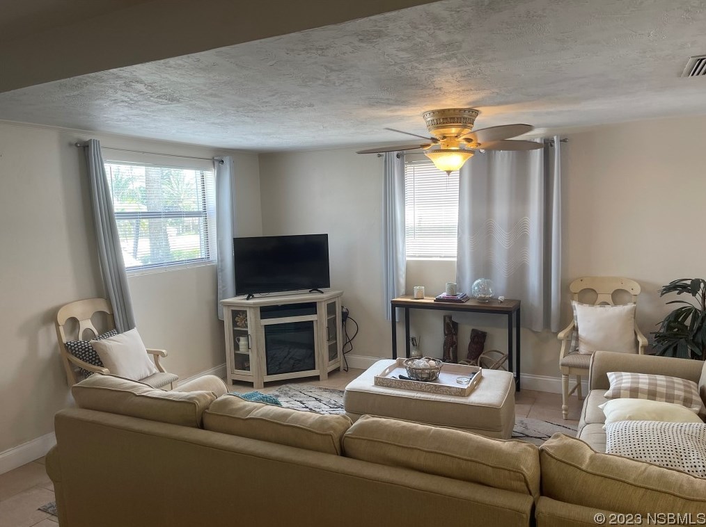 834 25th Ave, New Smyrna FL  32169-3612 exterior