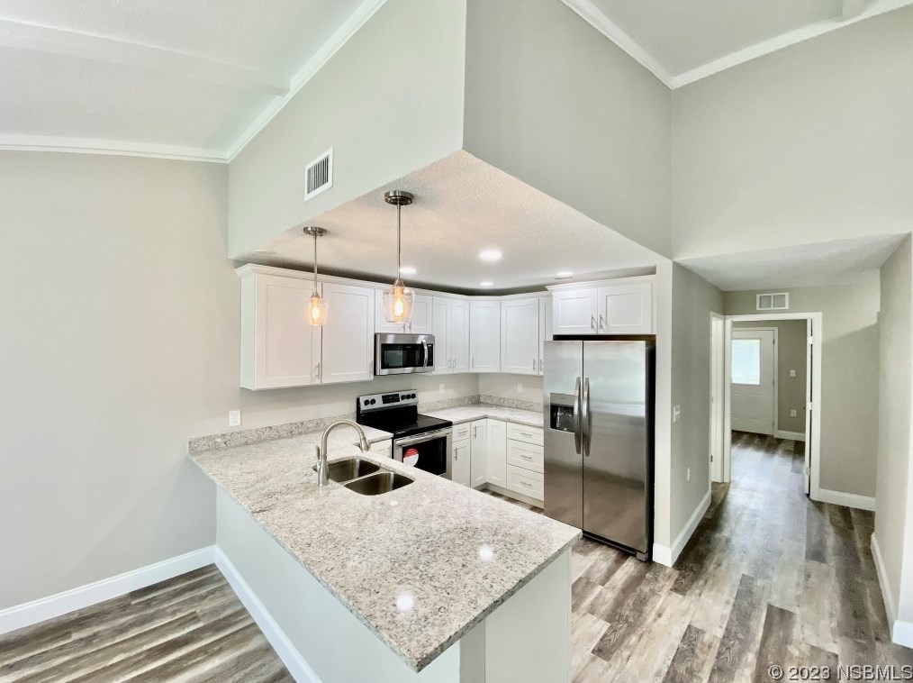 22 Country Club Dr, New Smyrna, FL 32168-6301