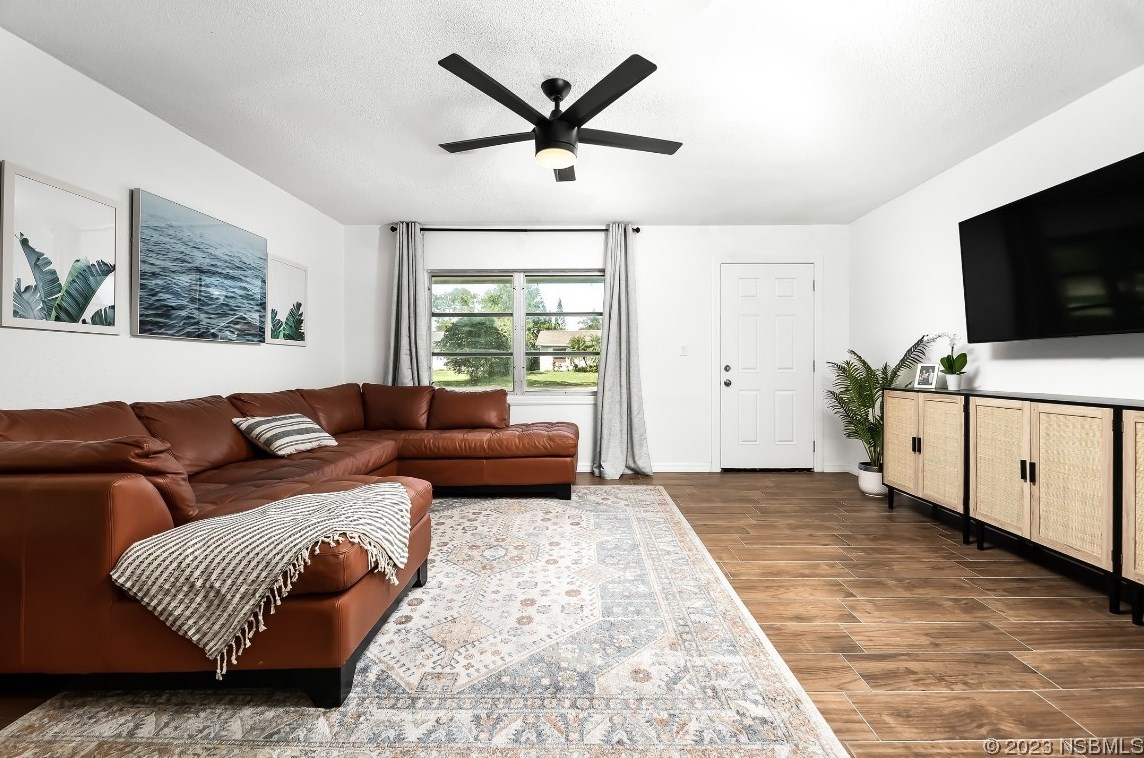 2549 Clarendon Ave, New Smyrna FL  32168-5811 exterior