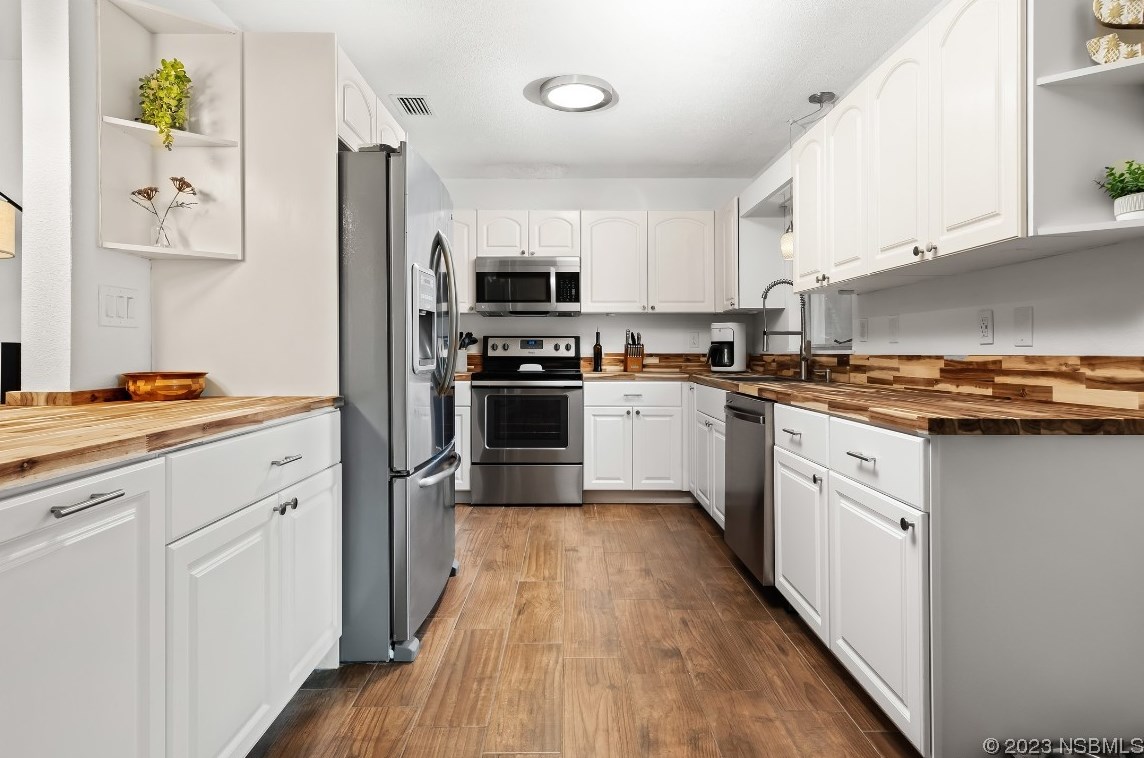 2549 Clarendon Ave, New Smyrna FL  32168-5811 exterior