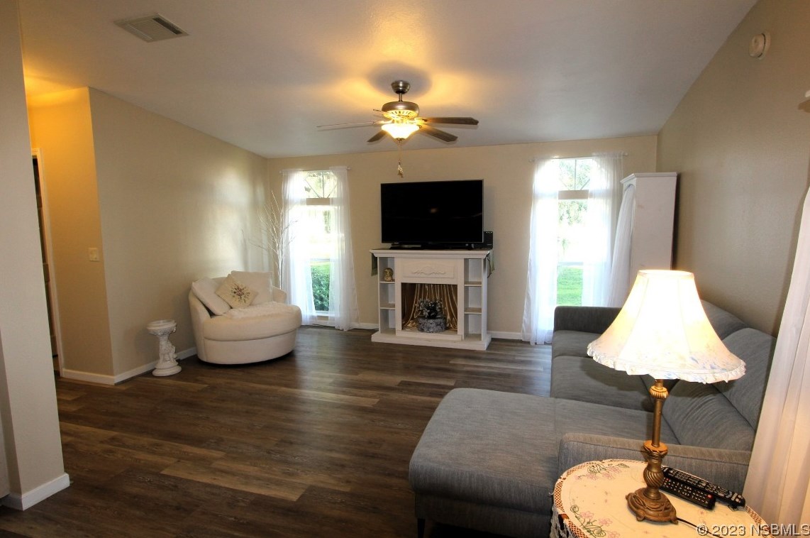 474 Sioux Blvd, Oak Hill, FL 32759