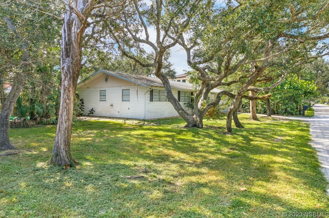 4924 S Peninsula Dr, Daytona Beach, FL 32127