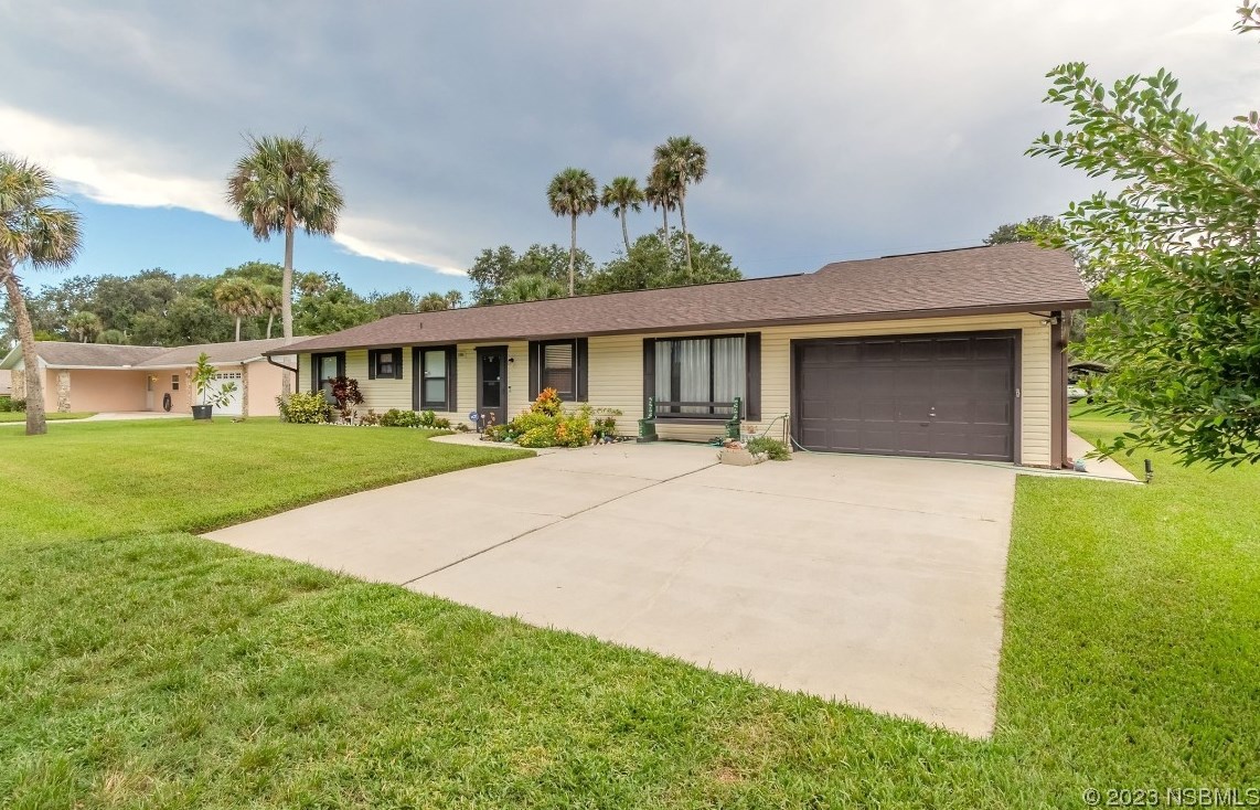 2804 Mango Tree Dr, Edgewater, FL 32141