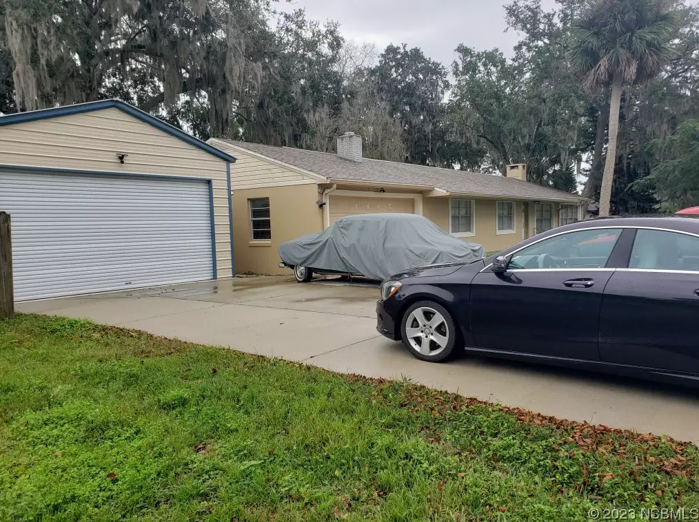 1867 Pine Tree Dr, Edgewater, FL 32141