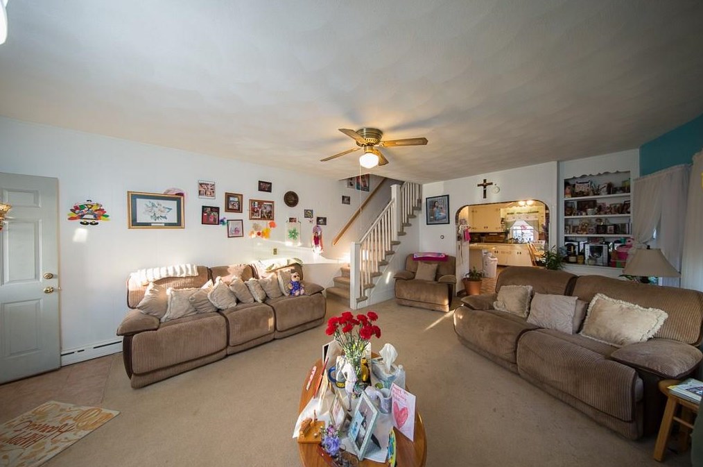 55 Rosemont Ave, Pawtucket, RI 02861-2424