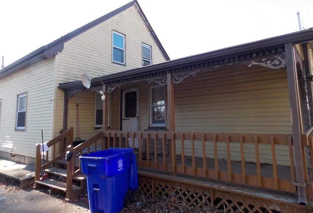 27 Barnum St, Taunton MA 02780-4601 exterior