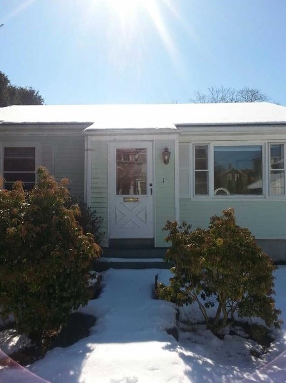 1 Katzman Pl, Middletown, RI 02840