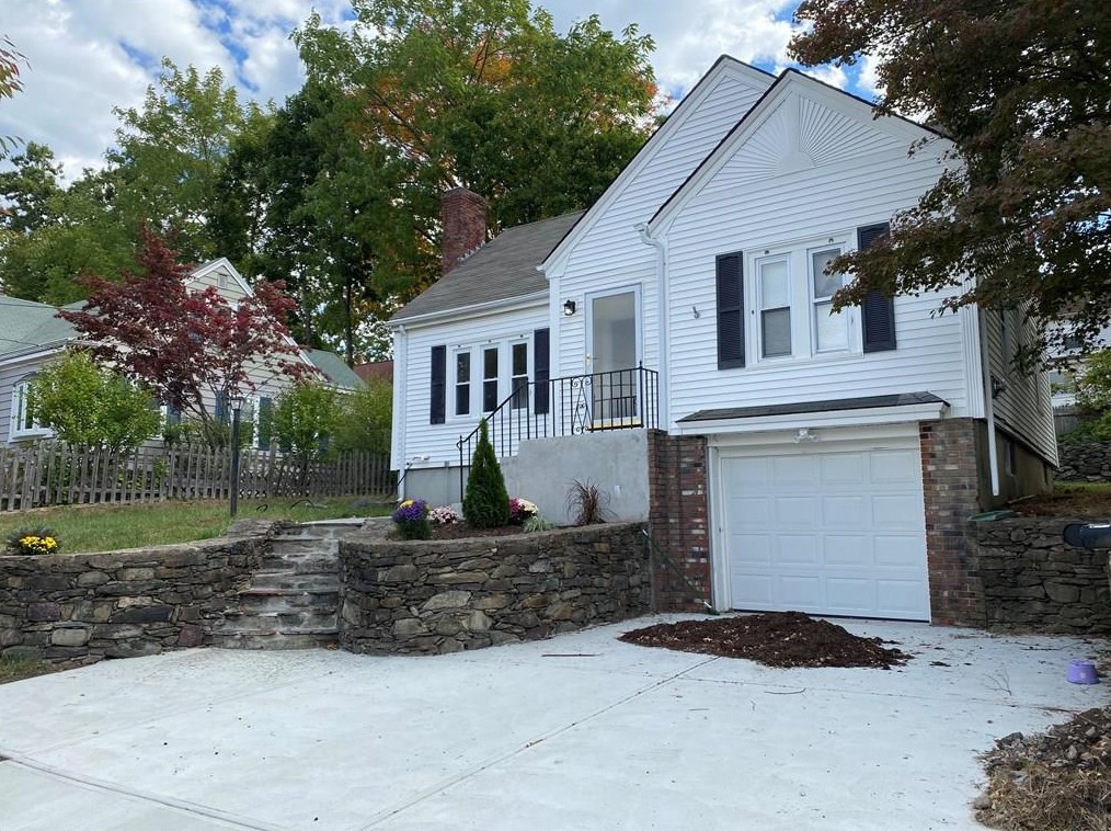 104 Blodgett Ave, Pawtucket, RI 02860-5622