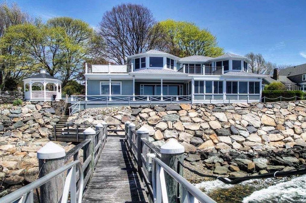 120 Leonard Dr, Tiverton, RI 02878