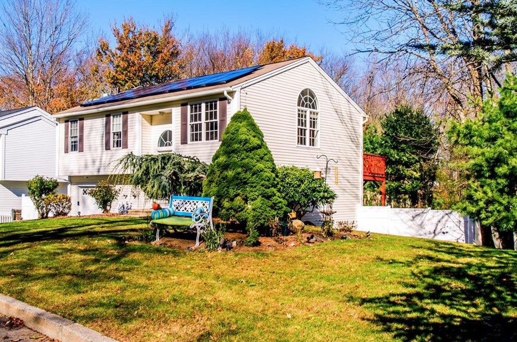 12 Sturbridge Way, West Warwick, RI 02893-3368