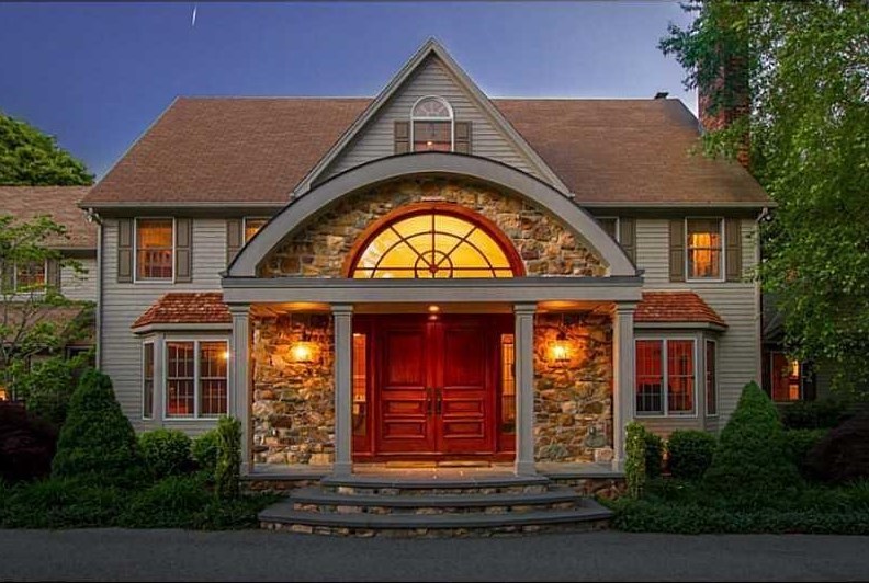 100 Westfield Dr, Warwick, RI 02818