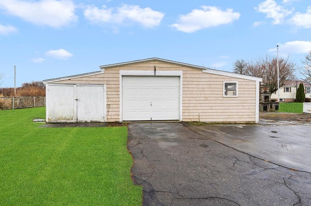 192 Oliphant Ln, Middletown, RI 02842