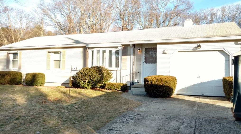 51 Holly Dr, Seekonk, MA 02771