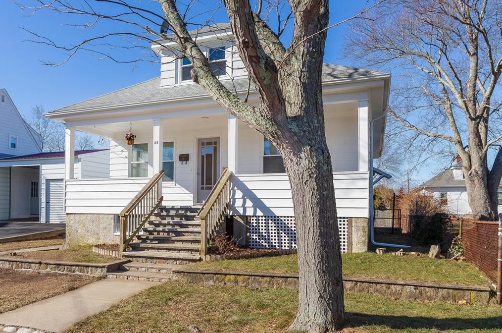 45 Sweetbriar Ave, East Providence, RI 02915-3725