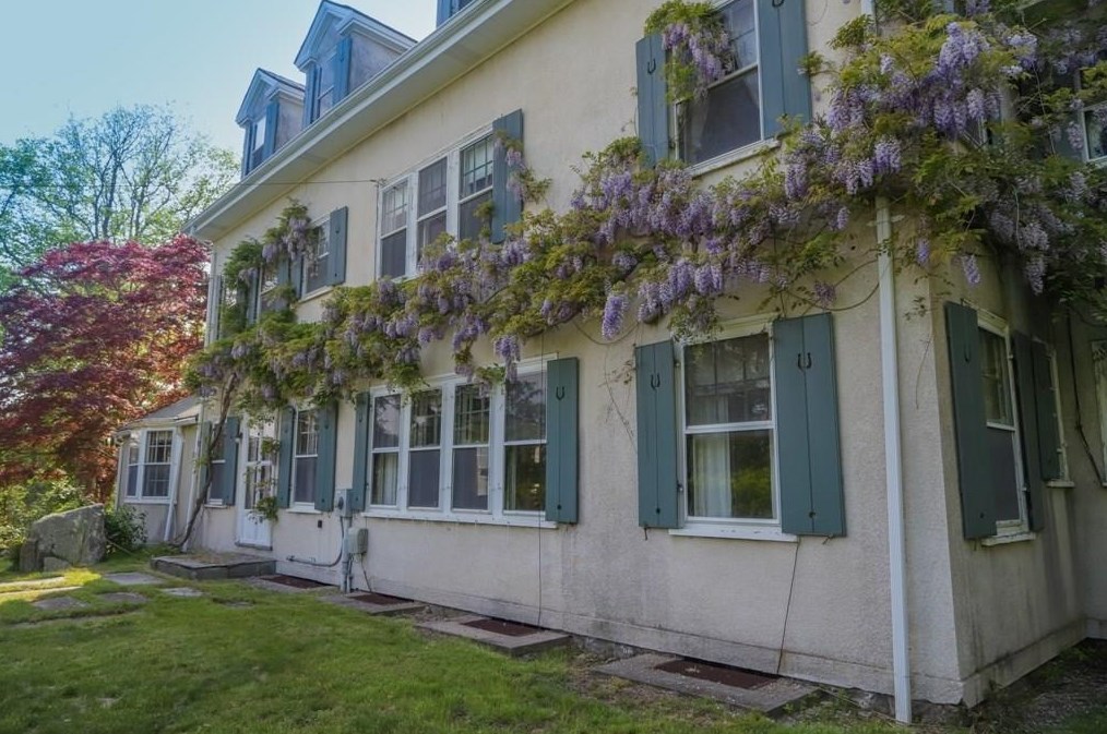 8 Ocean View Hwy, Westerly, RI 02891