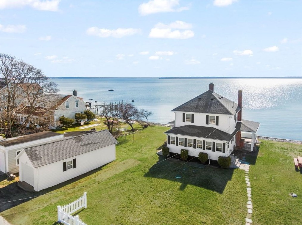 25 Sauga Ave, North Kingstown, RI 02852