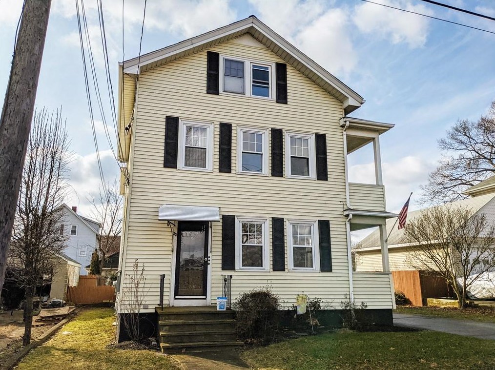 23 Oakley St, East Providence, RI 02914