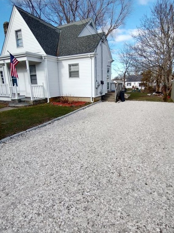 93 Maple Ave, Middletown, RI 02842