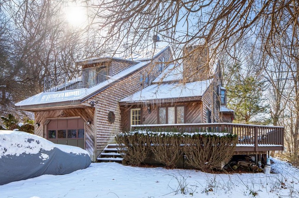 34 Methuen St, Tiverton, RI 02878