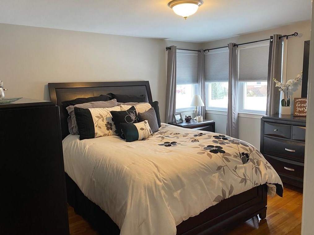 295 Lawnacre Dr, Cranston RI 02920-5928 exterior