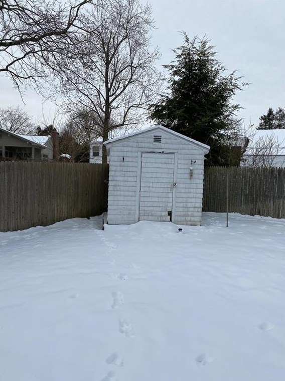 295 Lawnacre Dr, Cranston RI 02920-5928 exterior