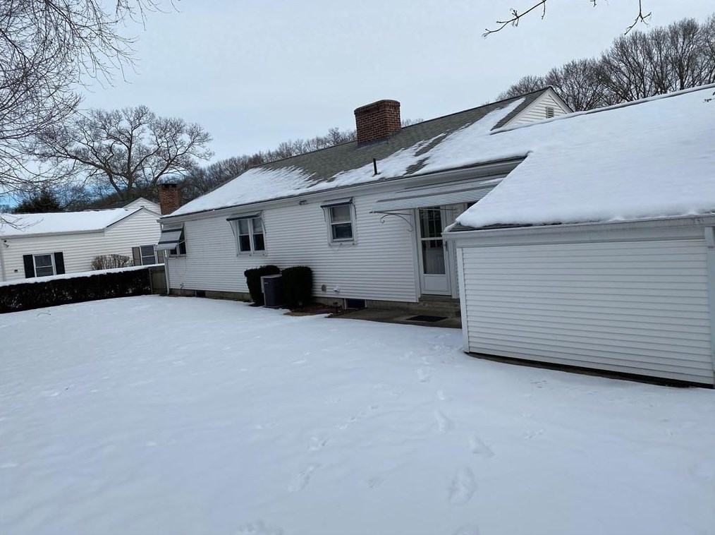 295 Lawnacre Dr, Cranston RI 02920-5928 exterior