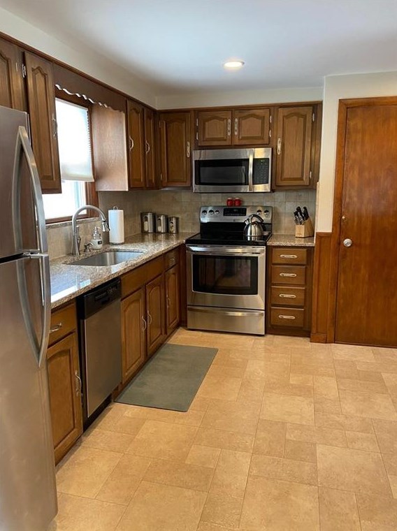 295 Lawnacre Dr, Cranston RI 02920-5928 exterior