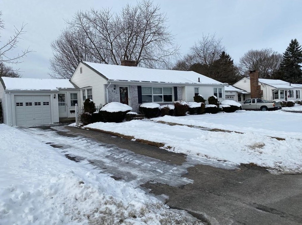 295 Lawnacre Dr, Cranston RI 02920-5928 exterior